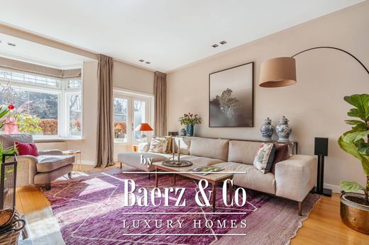 Maison de luxe à Amsterdam, Gemeente Amsterdam