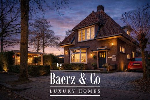 Villa à Apeldoorn, Gemeente Apeldoorn