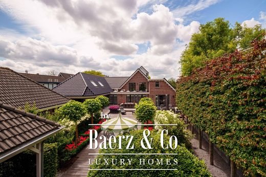 Villa in Oostzaan, Gemeente Oostzaan