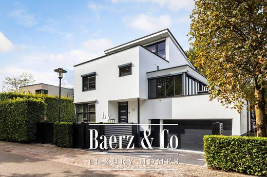 Villa in Apeldoorn, Gemeente Apeldoorn