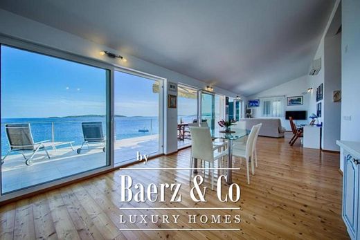 Villa en Vis, Town of Vis