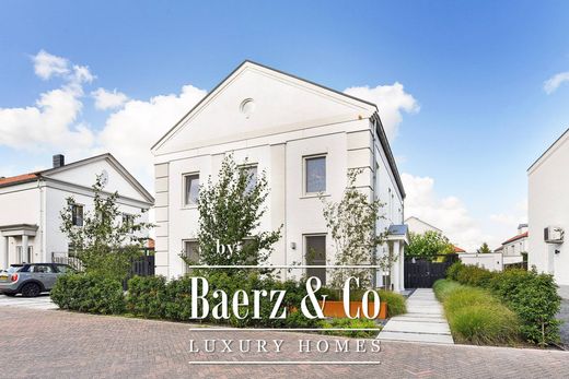 Villa in Alphen aan den Rijn, Gemeente Alphen aan den Rijn