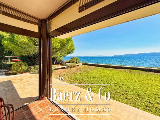 ‏בית חד-משפחתי ב  Ágioi Theódoroi, Nomós Korinthías