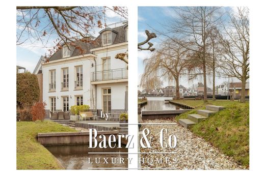 Mansion in Ouderkerk aan de Amstel, Ouder-Amstel