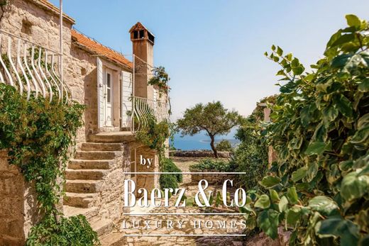 Villa for sale in Jelsa