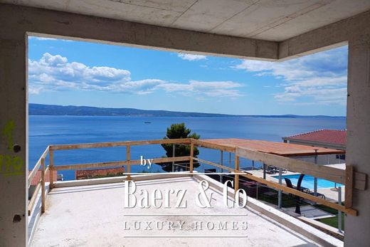 Villa a Dugi Rat, Dugi Rat Općina