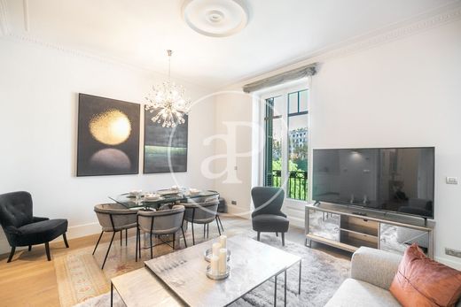 Apartment / Etagenwohnung in Barcelona, Provinz Barcelona