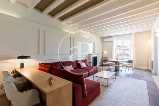 Apartment / Etagenwohnung in Barcelona, Provinz Barcelona
