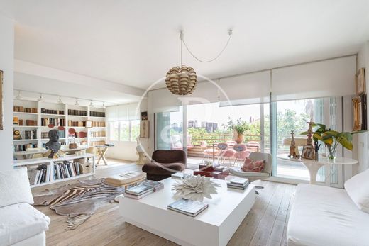 Apartment / Etagenwohnung in Barcelona, Provinz Barcelona