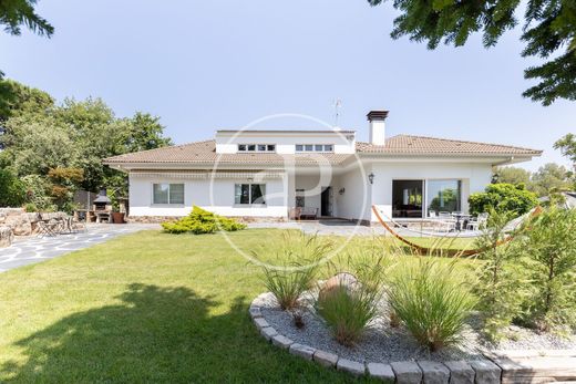 Villa for rent per month in Bellaterra
