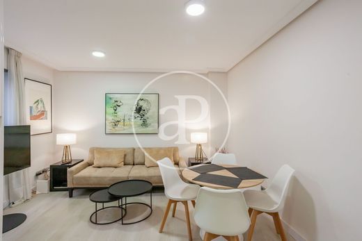 Apartment / Etagenwohnung in Ciudad Lineal, Provinz Madrid