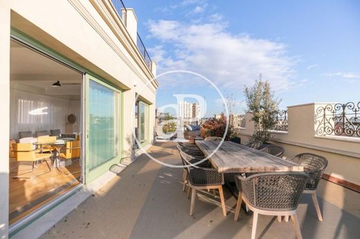 Apartment / Etagenwohnung in Barcelona, Provinz Barcelona