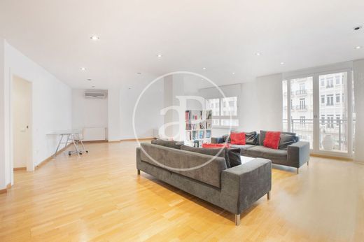 Apartment / Etagenwohnung in Valencia, Provinz Valencia