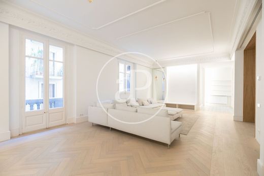 Apartment / Etagenwohnung in Barcelona, Provinz Barcelona