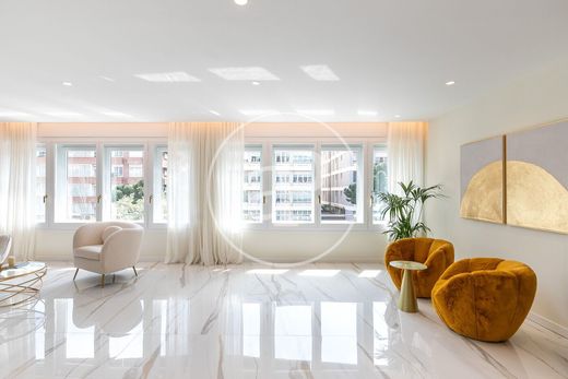 Apartment / Etagenwohnung in Barcelona, Provinz Barcelona