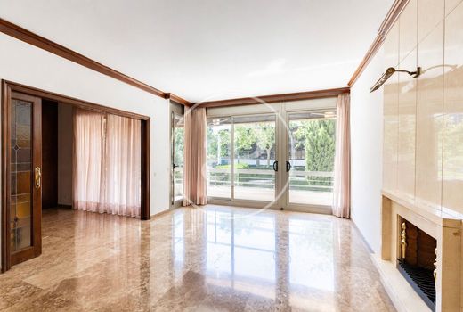 Apartment / Etagenwohnung in Barcelona, Provinz Barcelona