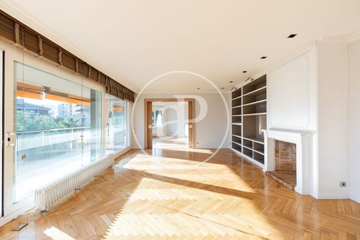 Apartment / Etagenwohnung in Barcelona, Provinz Barcelona