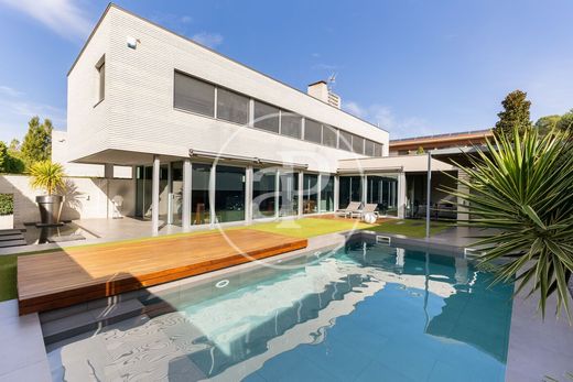 Villa for rent per month in Sant Cugat