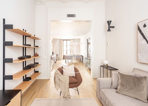 Apartment / Etagenwohnung in Barcelona, Provinz Barcelona