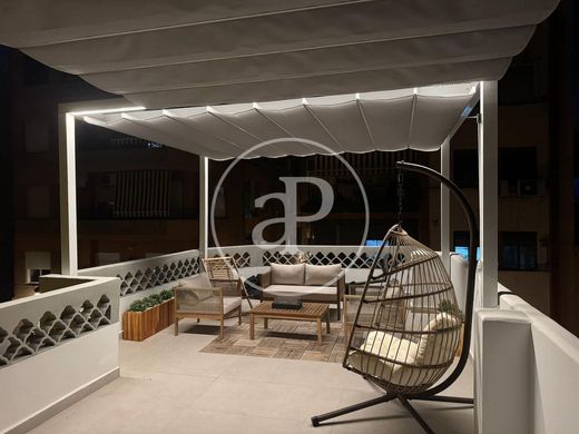 Apartment / Etagenwohnung in Valencia, Provinz Valencia
