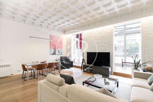 Apartment / Etagenwohnung in Barcelona, Provinz Barcelona