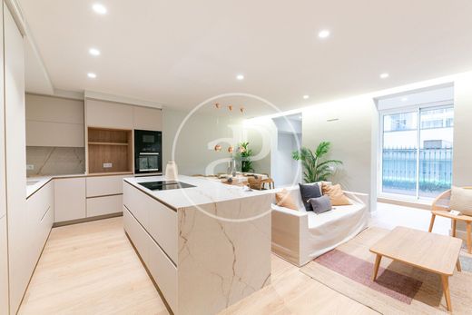 Apartment / Etagenwohnung in Barcelona, Provinz Barcelona