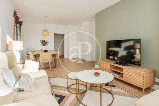 Apartment / Etagenwohnung in Ciudad Lineal, Provinz Madrid