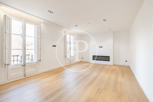 Apartment / Etagenwohnung in Barcelona, Provinz Barcelona