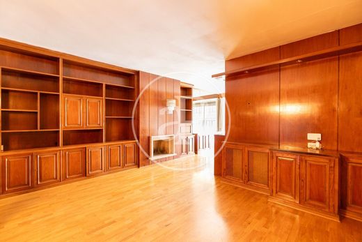 Apartment / Etagenwohnung in Barcelona, Provinz Barcelona