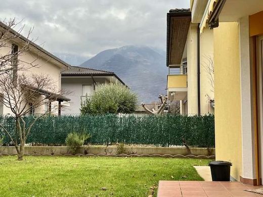 Luxury home in Cadenazzo, Bellinzona District