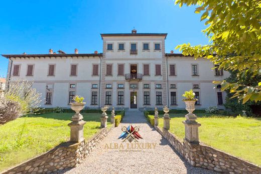 Villa in Vittuone, Milan