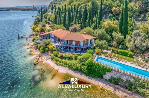 Villa a Toscolano-Maderno, Brescia