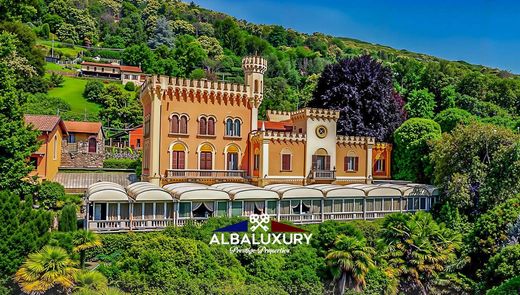 Villa in Lesa, Provincia di Novara