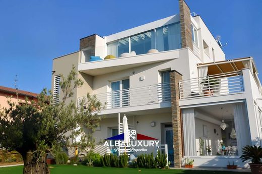 Villa in Peschiera del Garda, Provincia di Verona