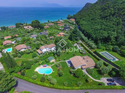 Villa a Manerba del Garda, Brescia