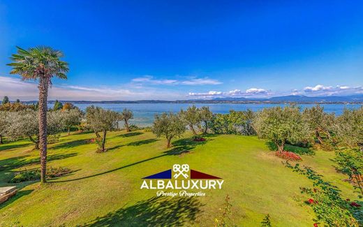 Sirmione, Provincia di Bresciaのヴィラ