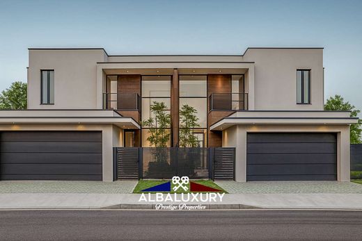 Semidetached House in Mariano Comense, Provincia di Como