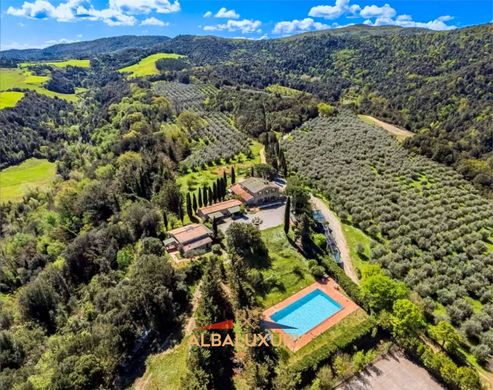 Villa in Volterra, Province of Pisa