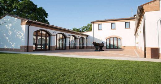 Villa in Ostiglia, Provincia di Mantova