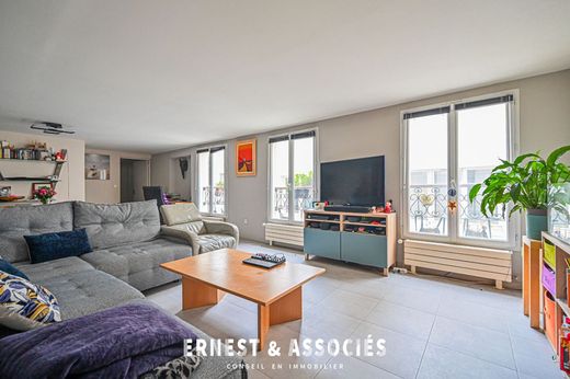 Apartment in Canal Saint Martin, Château d’Eau, Porte Saint-Denis, Paris