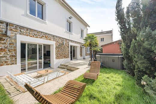 Luxury home in Saint-Maur-des-Fossés, Val-de-Marne