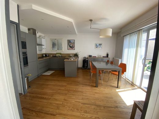Apartment / Etagenwohnung in Pau, Pyrénées-Atlantiques