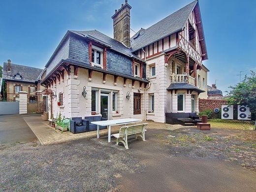 Luxus-Haus in Étrépagny, Eure