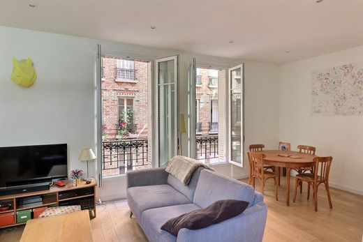 Apartment / Etagenwohnung in Levallois-Perret, Hauts-de-Seine