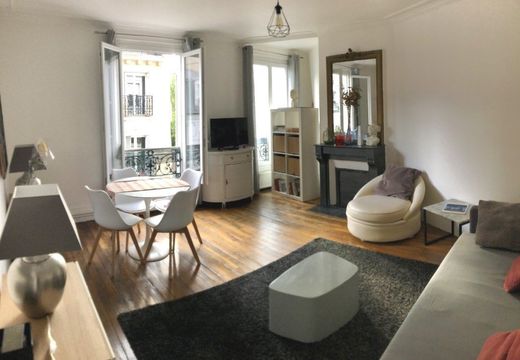 Apartment in Montmartre, Abbesses, Grandes-Carrières, Paris