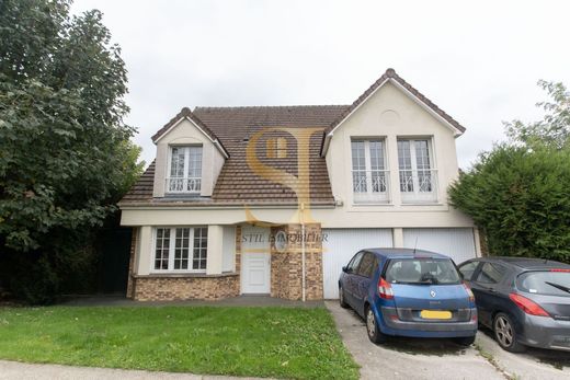 Luxus-Haus in Périgny, Val-de-Marne