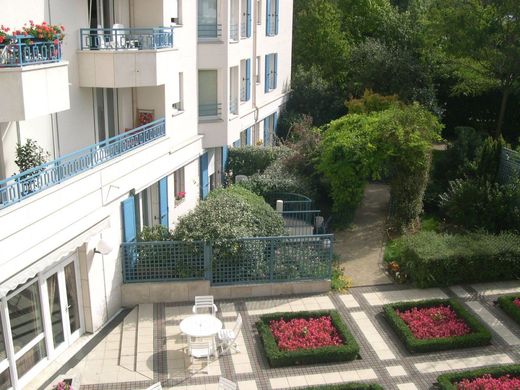 Apartment / Etagenwohnung in Rueil-Malmaison, Hauts-de-Seine