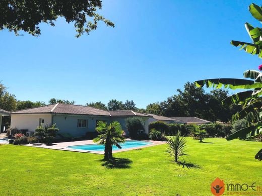 Luksusowy dom w Le Barp, Gironde