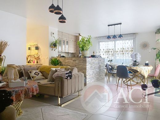 Apartment / Etagenwohnung in Épinay-sur-Seine, Seine-Saint-Denis