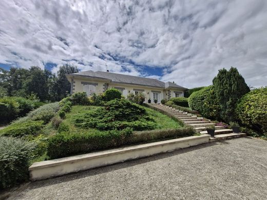 Luxury home in Marines, Val d'Oise